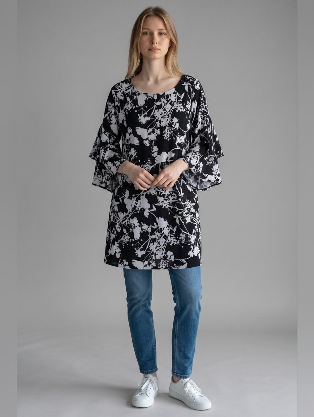 Women's SZ.L Worthington Black& White Floral Print Tunic Top 3/4 Length Sleeves.